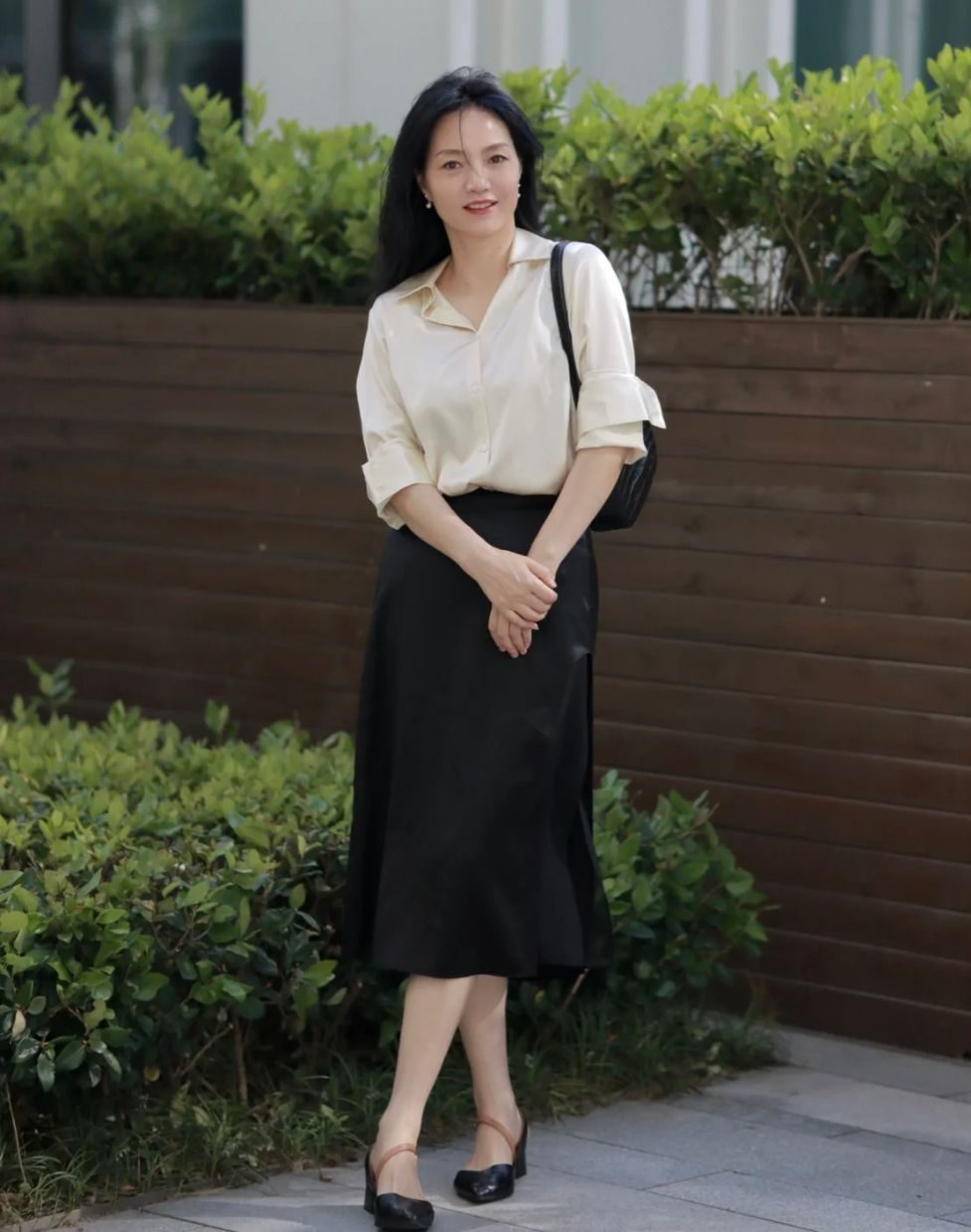 女人到了五六十岁,穿衣搭配要懂得"四六法则",时髦优雅显身材_女性