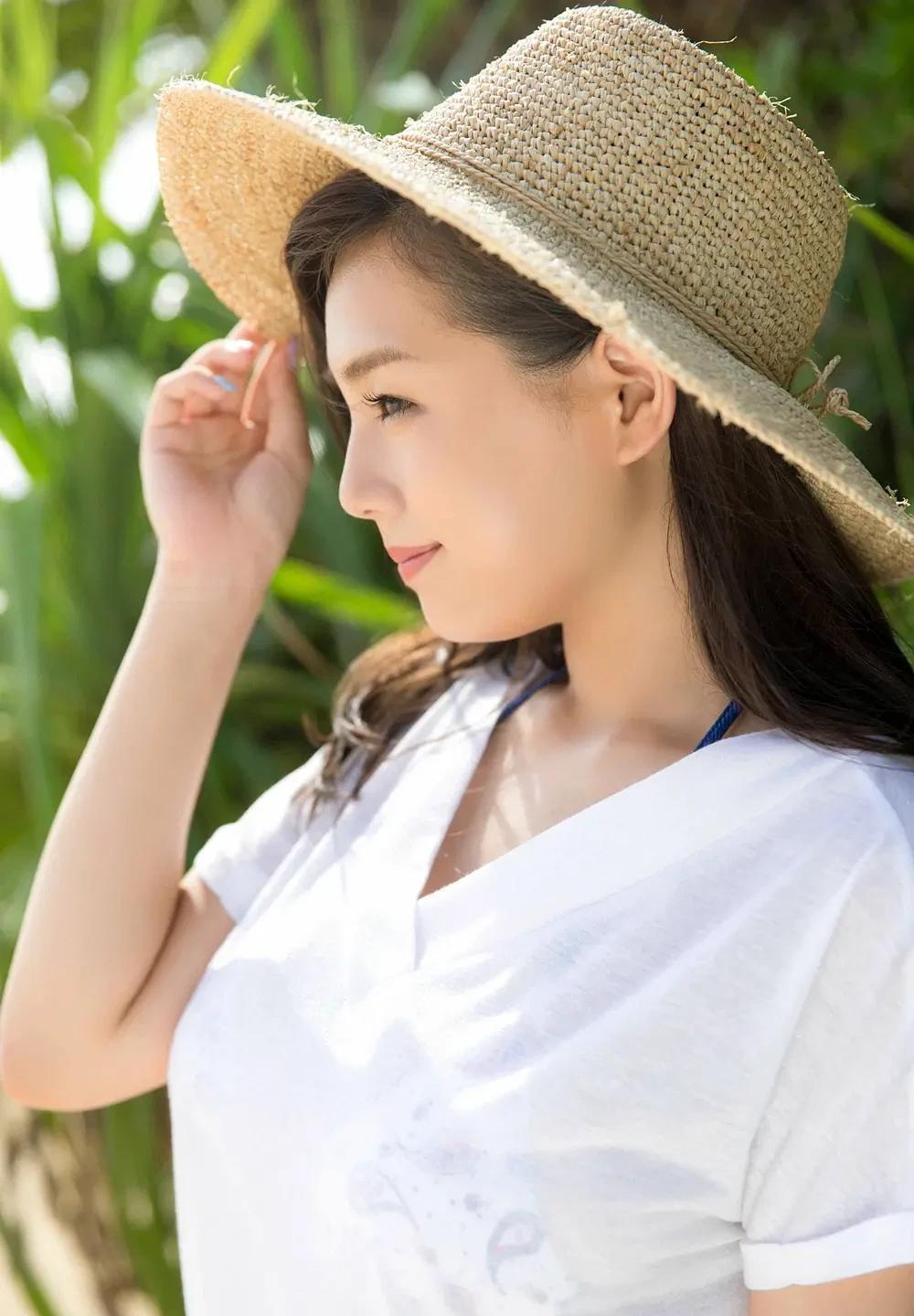 写真界的标杆,美丽又甜美的筱崎爱,美丽的外表下是一颗热爱生活的心