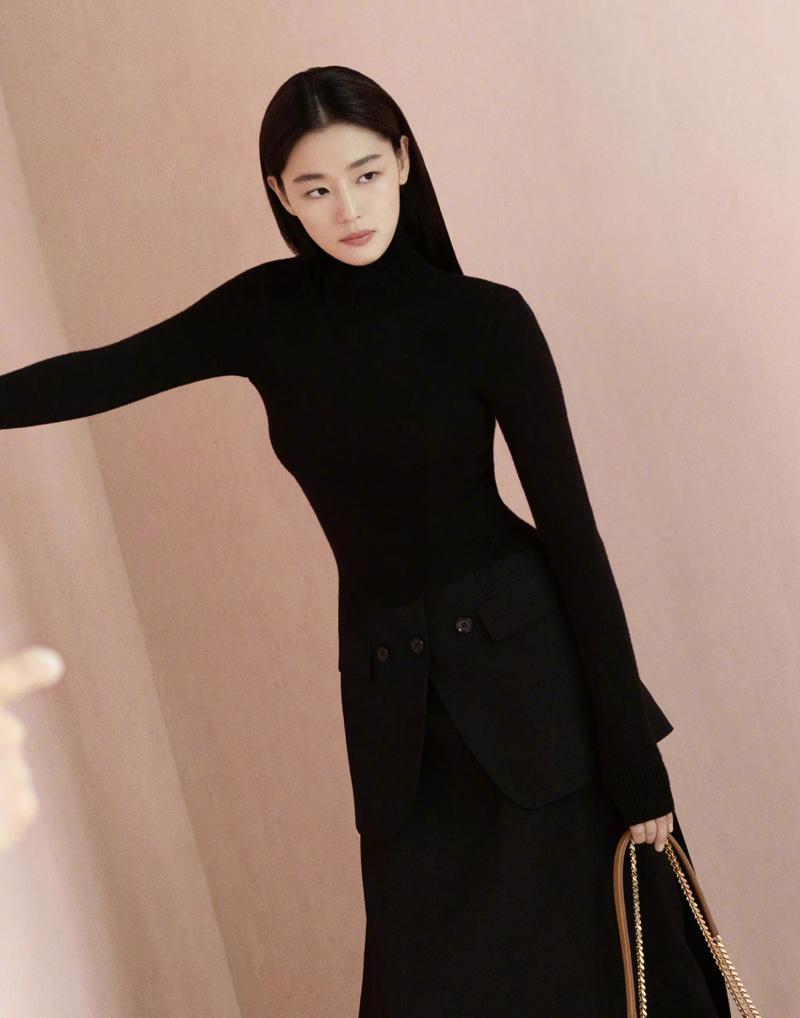 全智贤最新写真曝光,黑色连体西装秀出漂亮的长方形肩膀_女神_经典