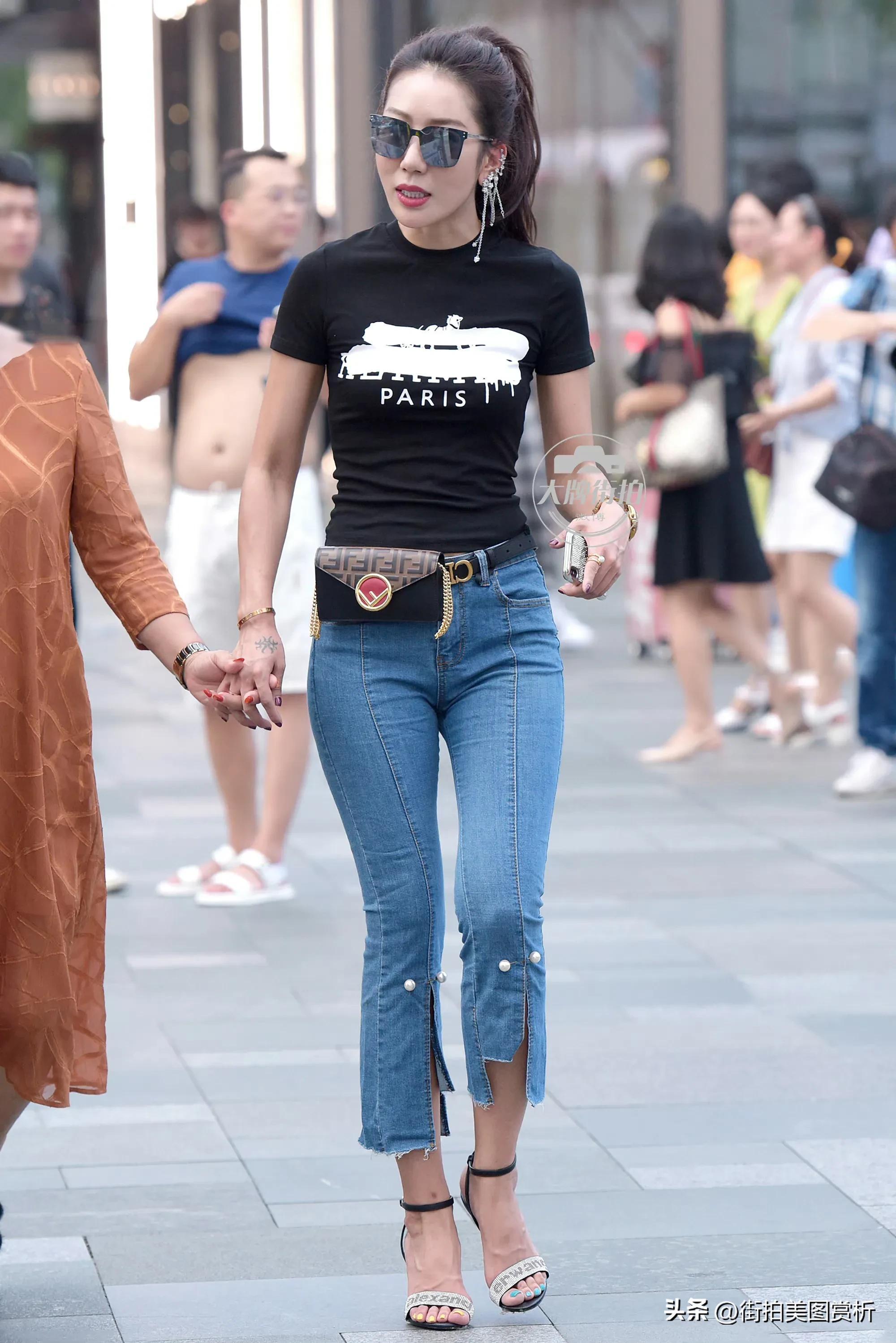 紧俏牛仔裤,塑造街拍女神完美好身材_女生_美感_显得