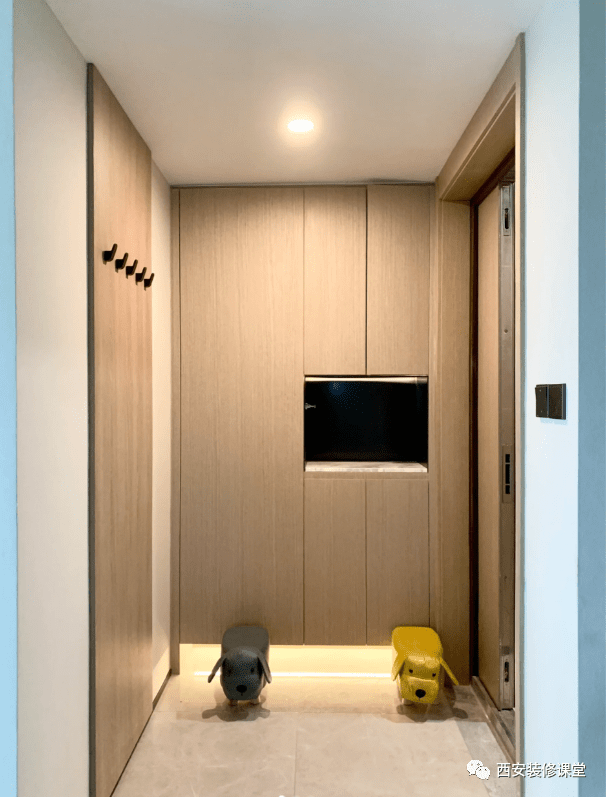 进门挂衣,6种方式实现_衣服_包包_收纳