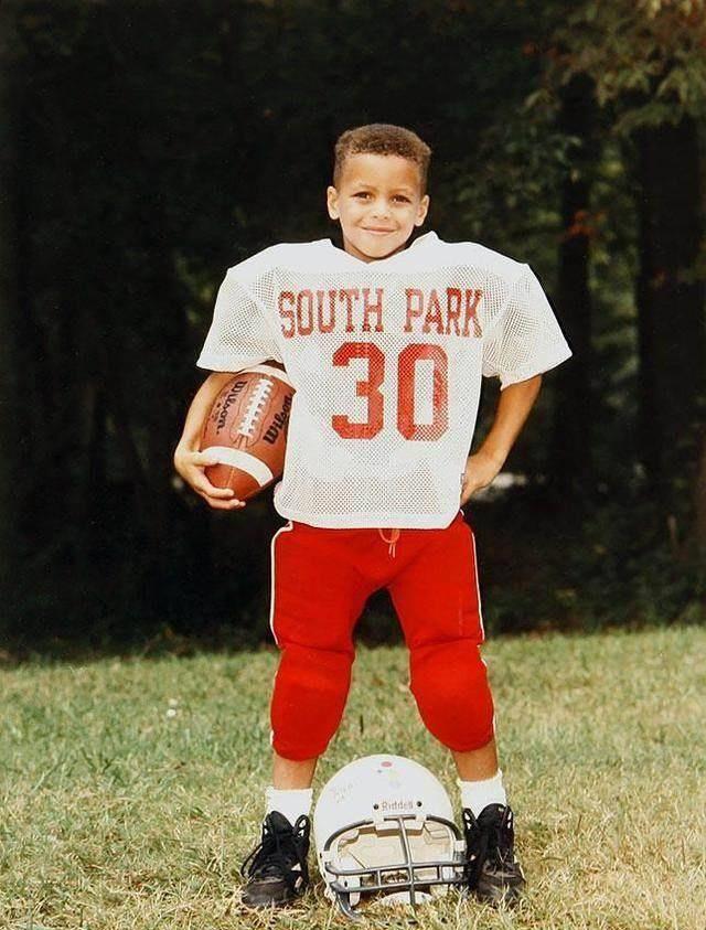 第十:在库里的童年时期库里就主演过汉堡王得商业广告.