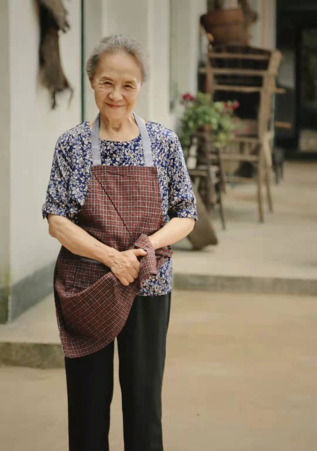 奶奶辈女人:为什么说优雅老去比扮美更高级,看85岁吴彦姝就明白