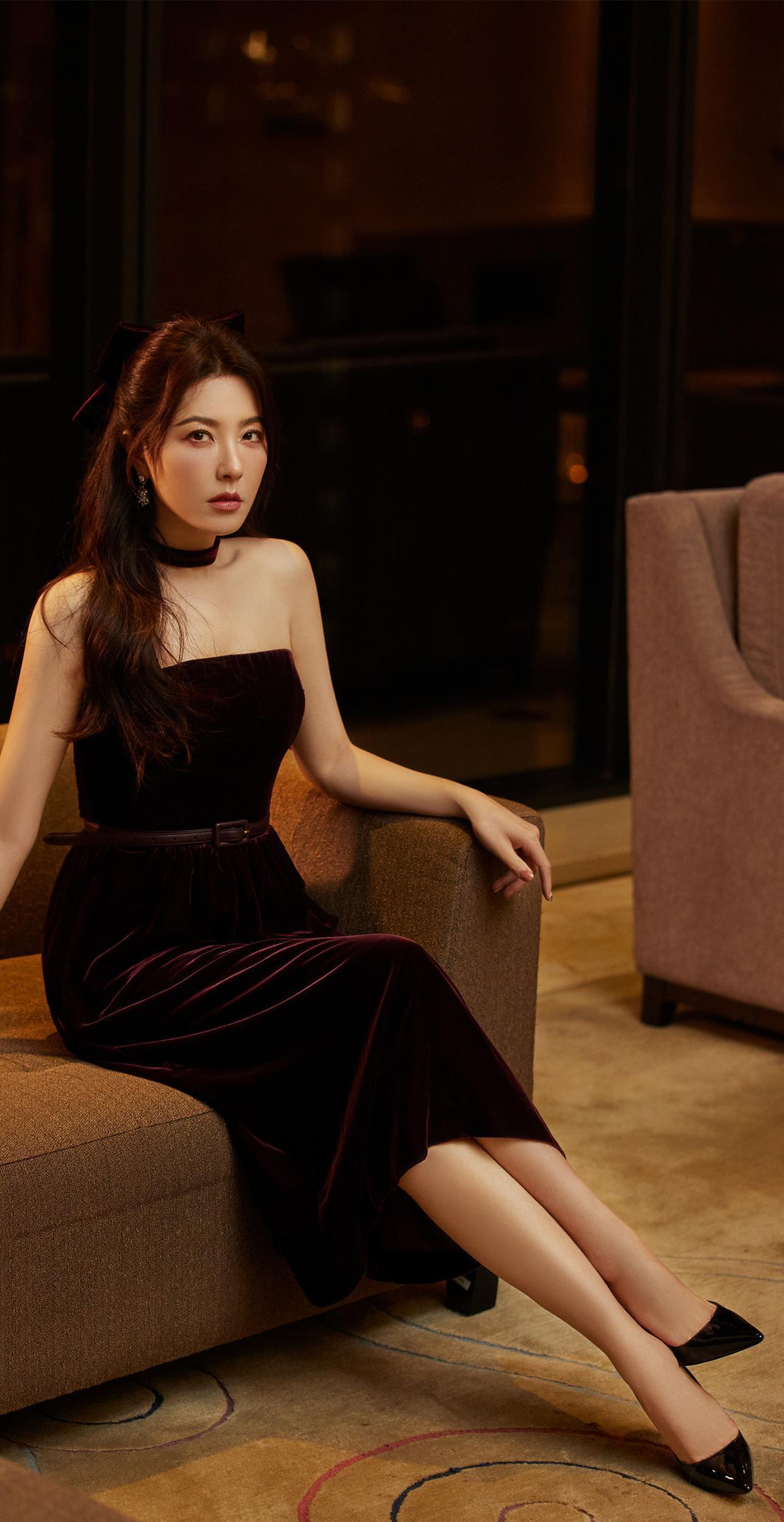 曾黎深茄子紫色抹胸礼服写真尽显东方优雅之美!_魅力_家庭娱乐_长相