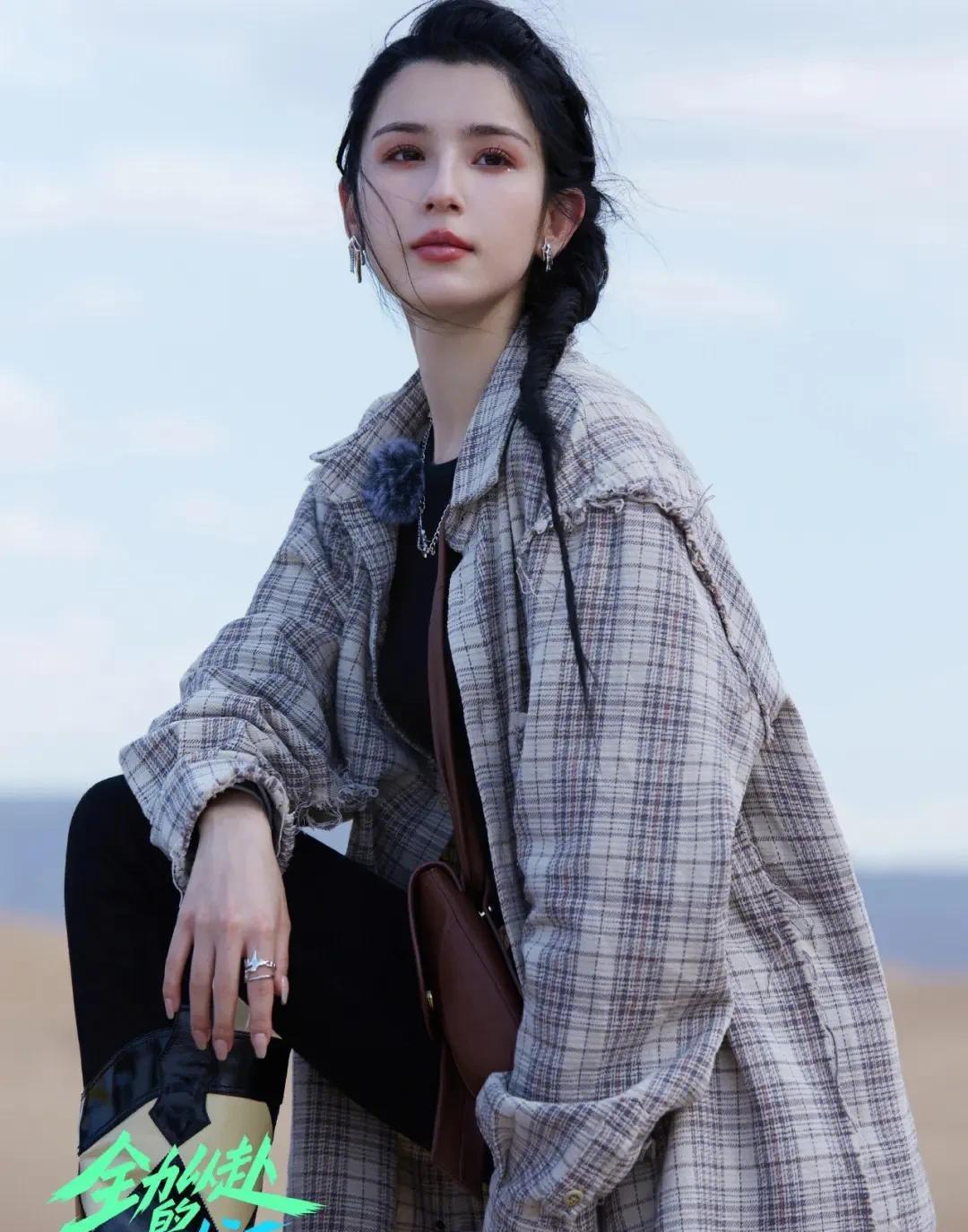 哈尼克孜写真大热精致的异国脸庞甜美的笑容好漂亮