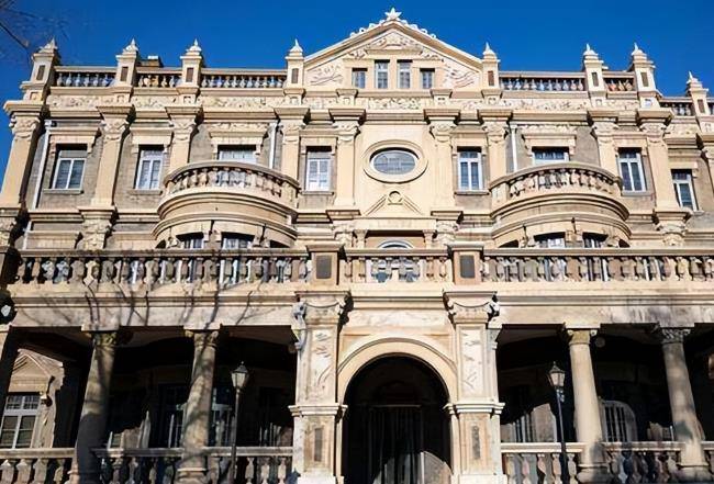 2007年,台湾商人来沈阳大帅府参观,对售票员道:我就