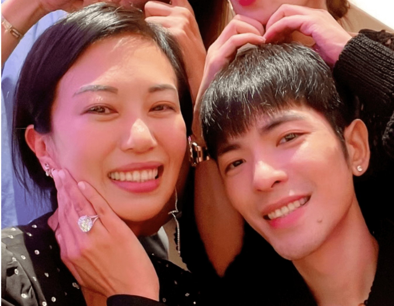 西装与手串的穿搭,网友:中年人的标配_白敬亭_价值_粉色