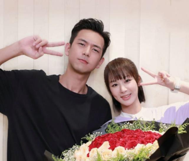 将杨紫跟李现照片重合在一起,意外撞脸张一山,网友:缘分真奇妙_关系