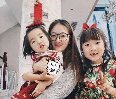乔杉老婆晒全家福为他庆生,女儿身材遗传爸爸,意外曝光豪宅内景_莫丹
