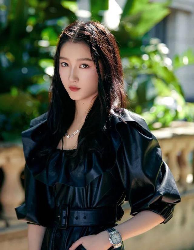 关晓彤撞衫杨颖谁赢了?