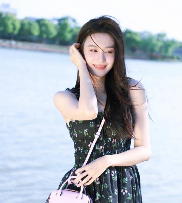 王楚然甜美可人,夏日写真美照尽显好身材_时尚_风格_魅力
