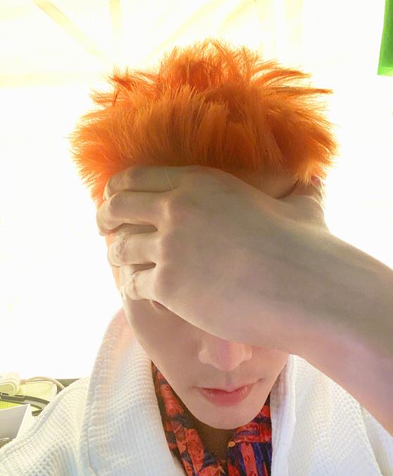 陈伟霆:头发染橙色,整体造型"撞脸"90版《封神榜》中的雷震子_什么