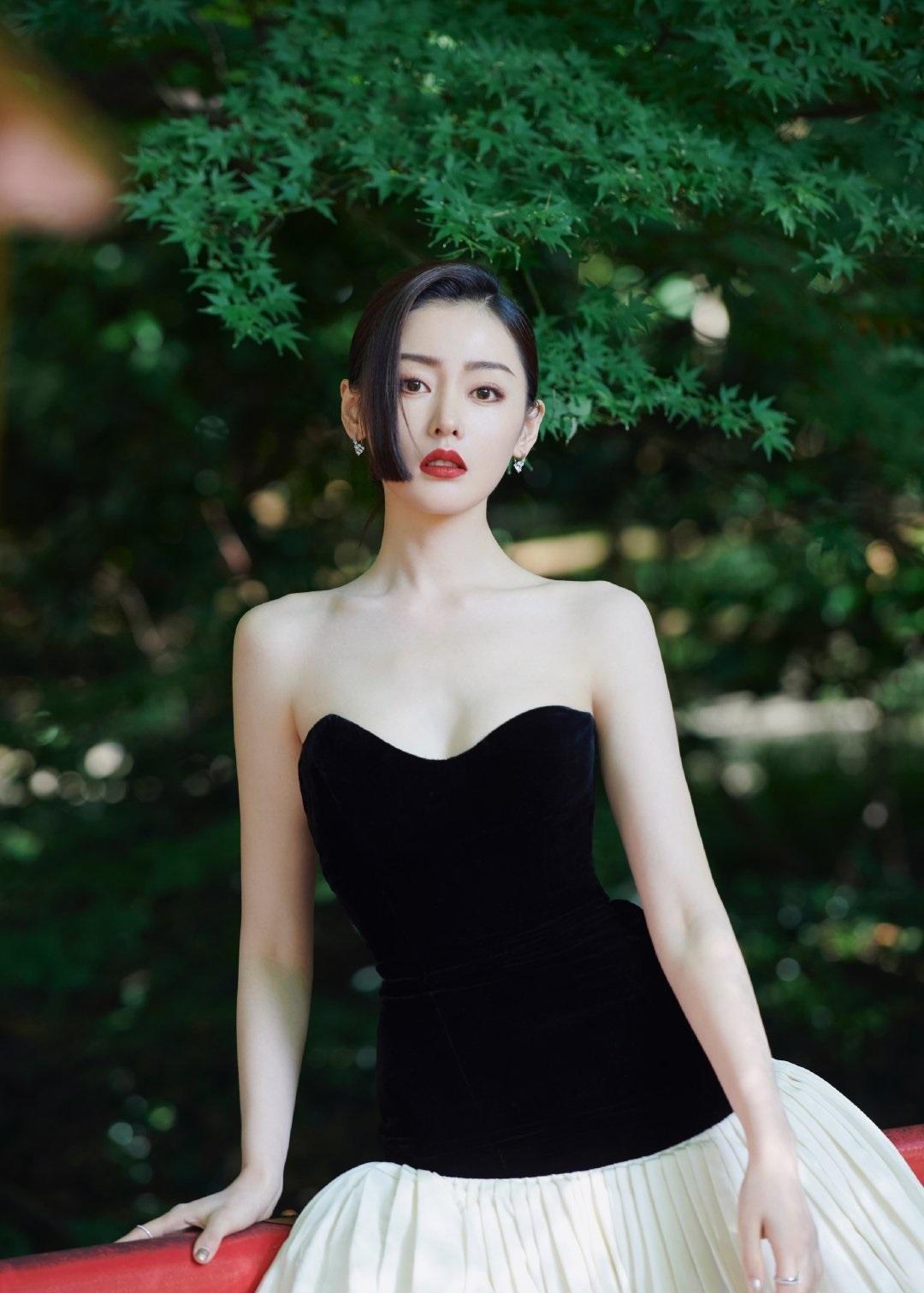 名人写真:张天爱黑色抹胸及后续礼服时尚靓丽,身材曼妙_爱的_比例