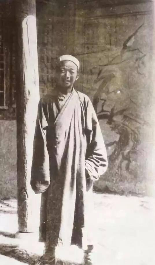 1900年,一湖北麻城人敲开了一山洞,如今中国人谈及