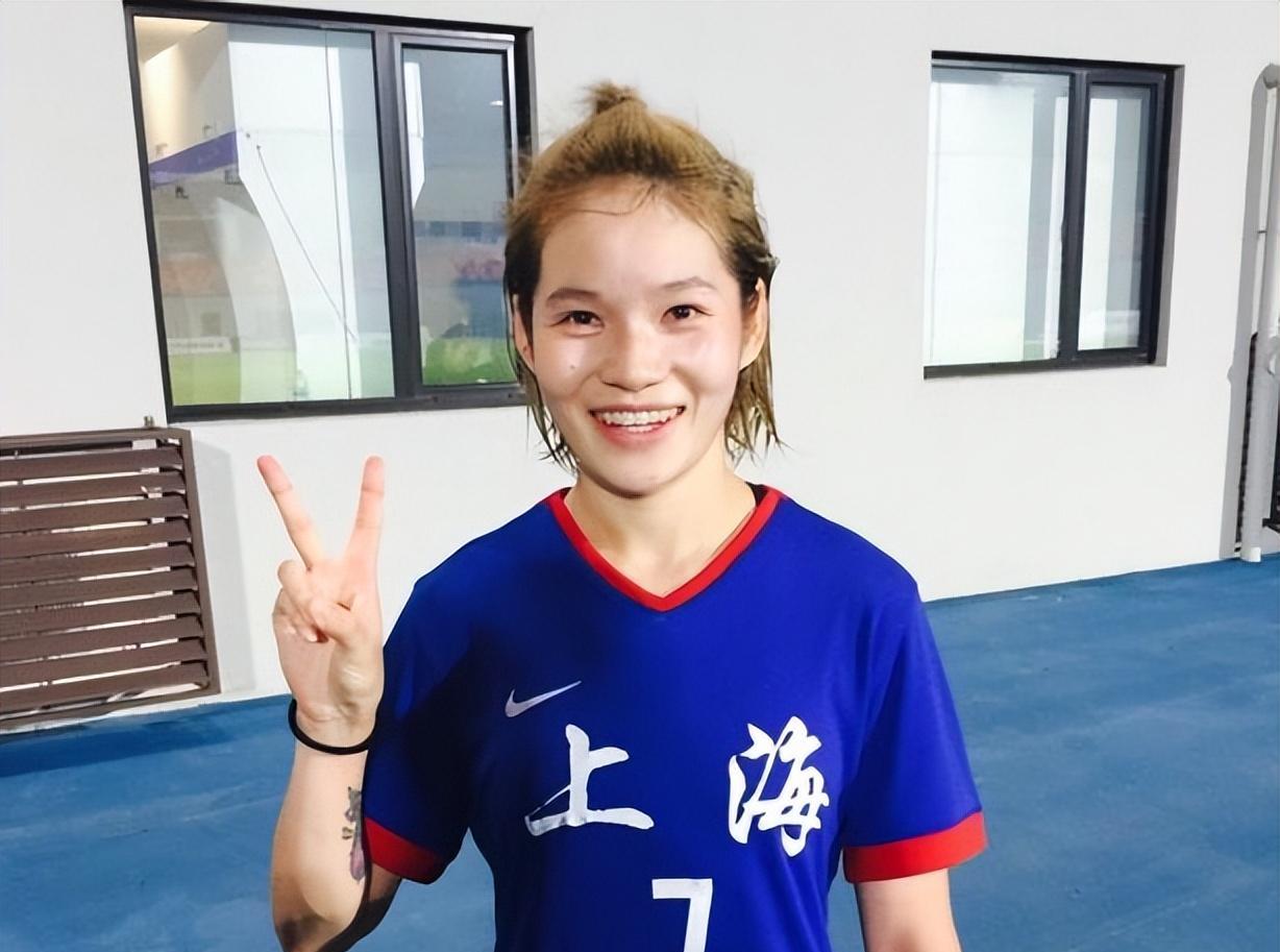 玫瑰之星:"妈妈级国脚"的再次绽放_张馨_足球_儿子