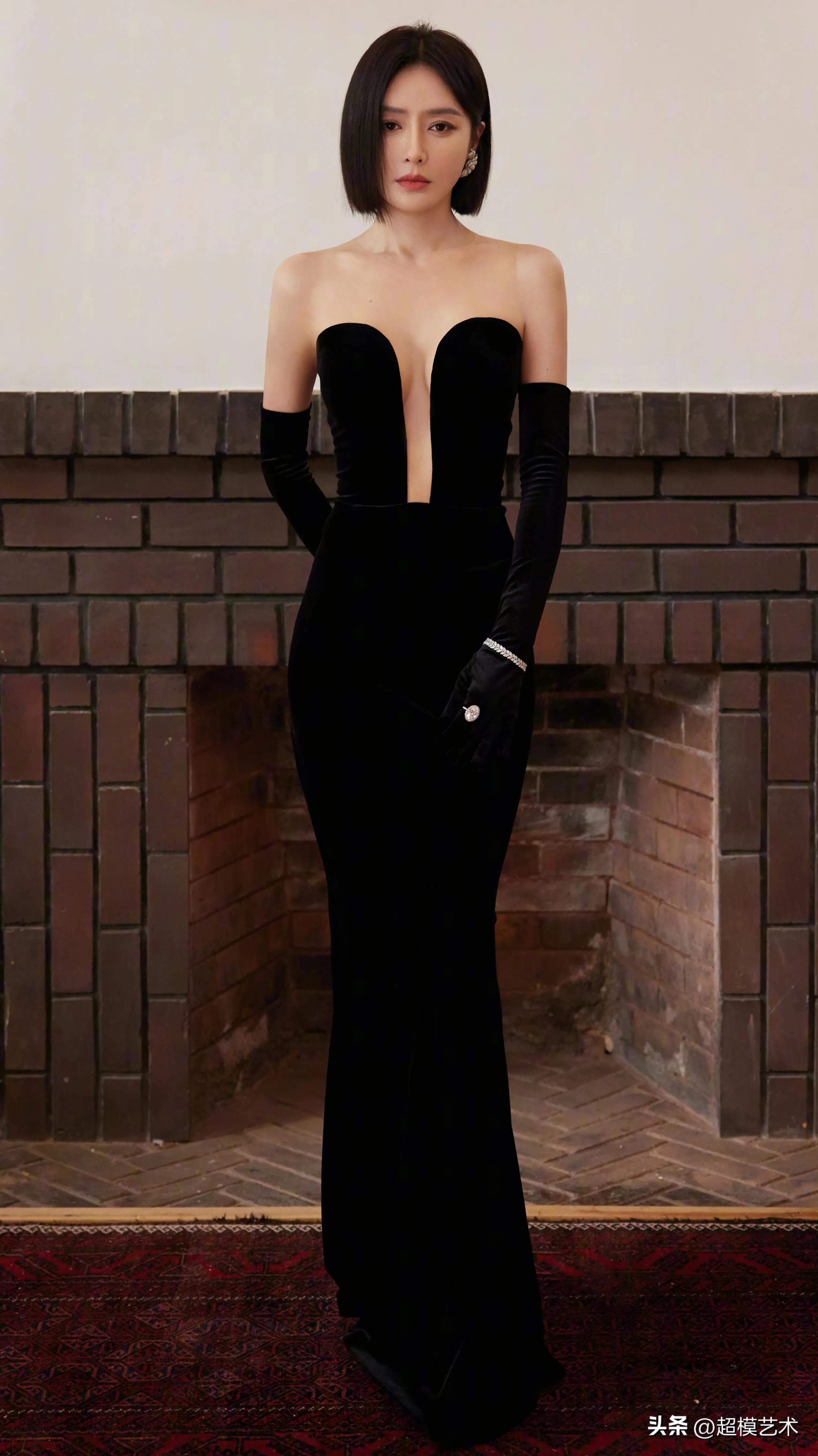 秦岚时尚写真壁纸黑色中空连衣裙,梦境中走出的黑天鹅_魅力_成为了