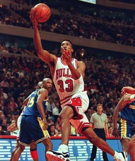 皮蓬:98年去火箭,巴克利和奥拉朱旺实力下滑太多,所以没夺冠_乔丹