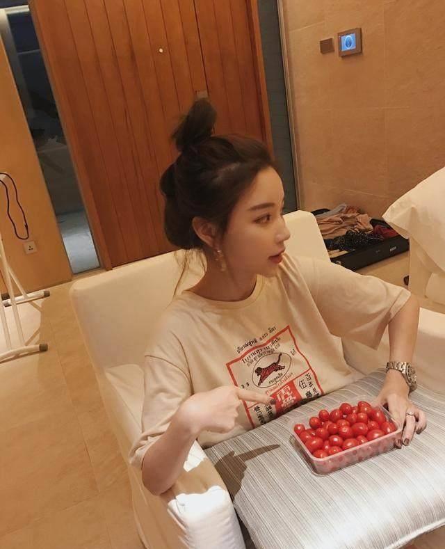 网红雪梨抱儿子自拍大钻戒抢眼,产后3个月瘦成纸片人_减肥_身材_月子