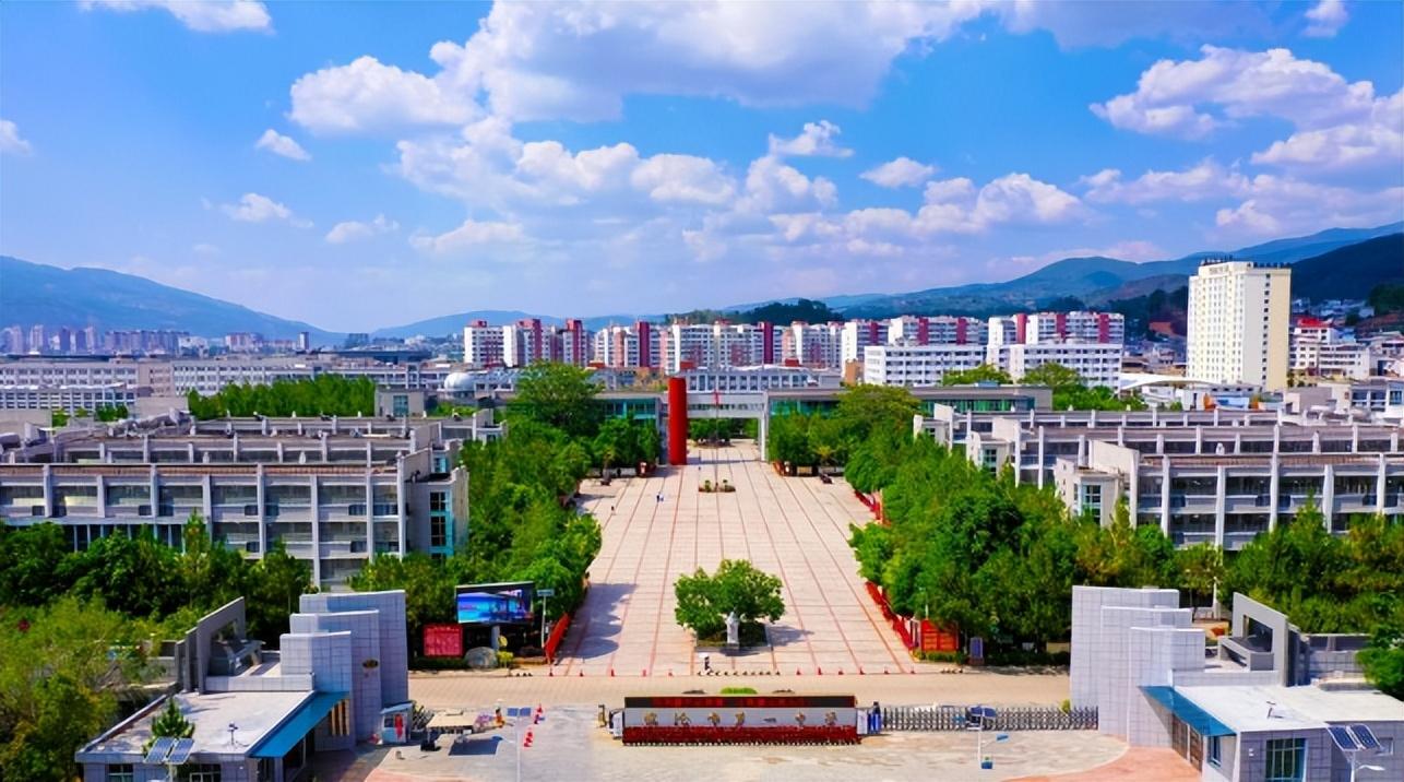 意想不到的云南高考成绩,黑马临沧一中力压云师大附中和曲靖一中_德宏