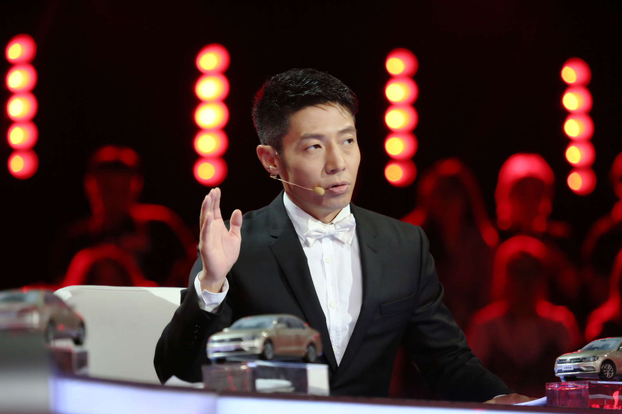 央视主持人撒贝宁:给父母尽孝,为何背后却有眼泪和遗憾?