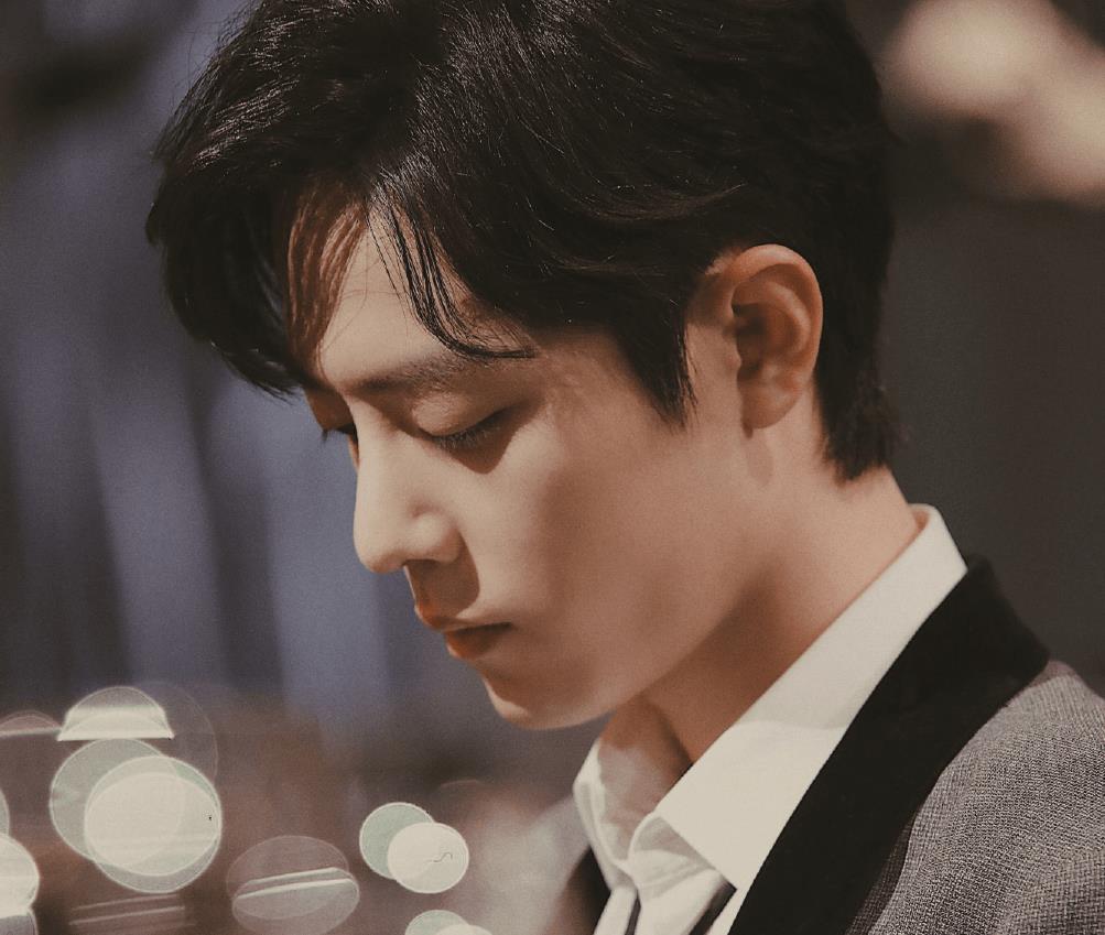 肖战复出与新华社合作,和社长合照路透流出,新丽高层成得力助手_强势