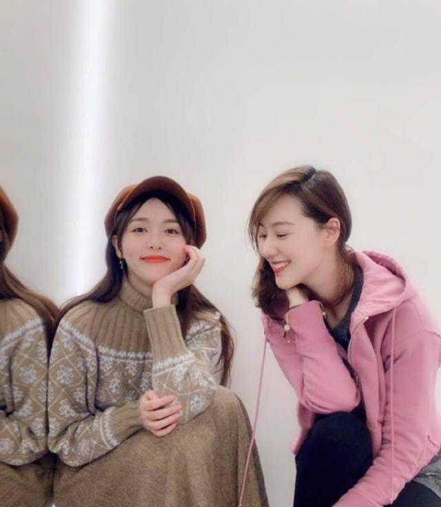 唐嫣跟王冠是一对好闺蜜大家非常的清楚,每次晒出来的美照两人像亲