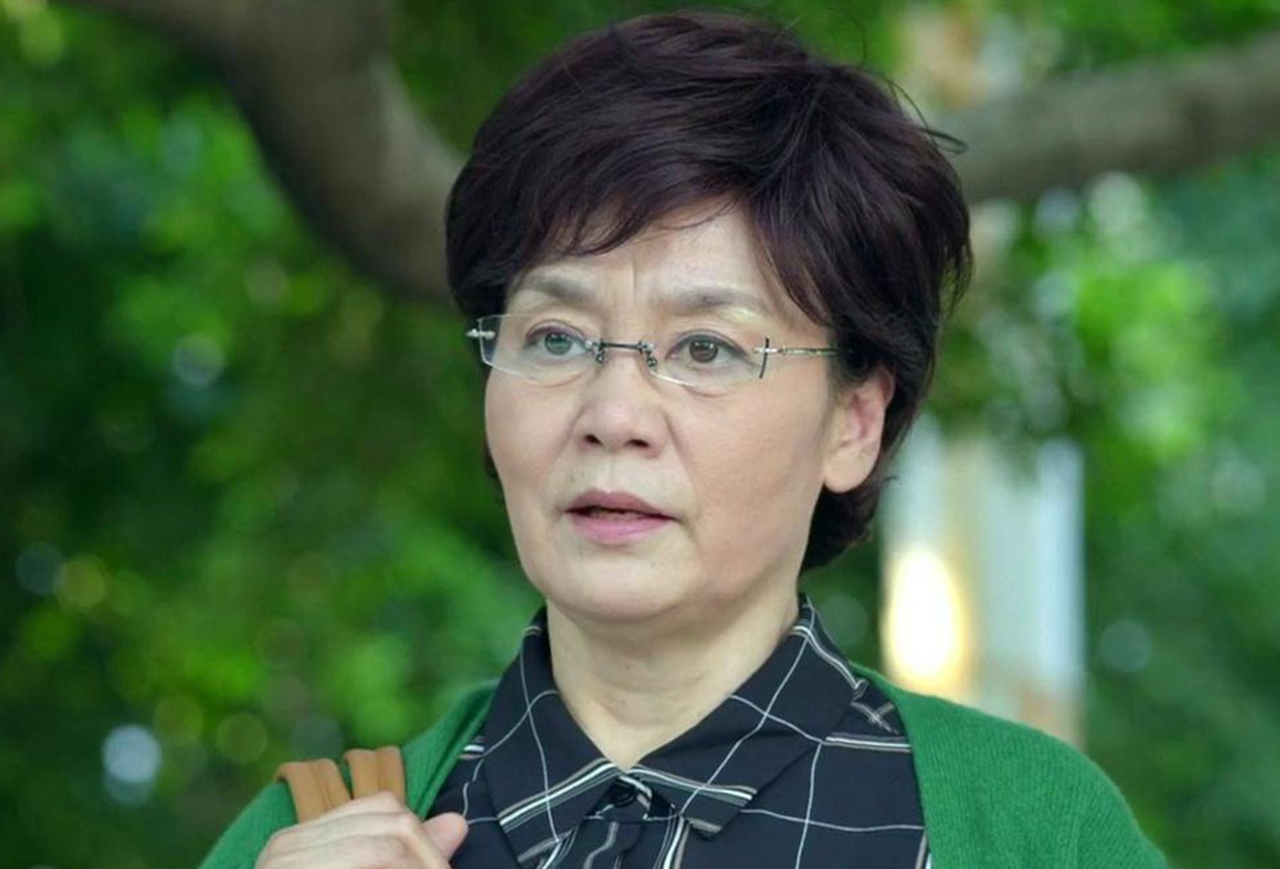 "婆婆专业户"潘虹:丈夫恋上小21岁女主持人,分手35年仍爱前夫_家山