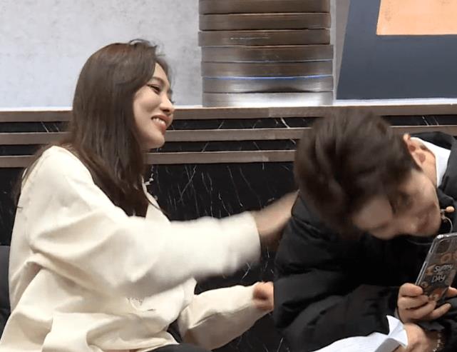 王霏霏"小白"身份去《我就是演员》孙坚高调介绍,惹旁人羡慕_表演