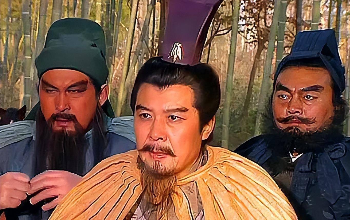 曹操一时犹豫差点放他一马,幸亏刘备及时说服他_徐州_张飞之_关羽