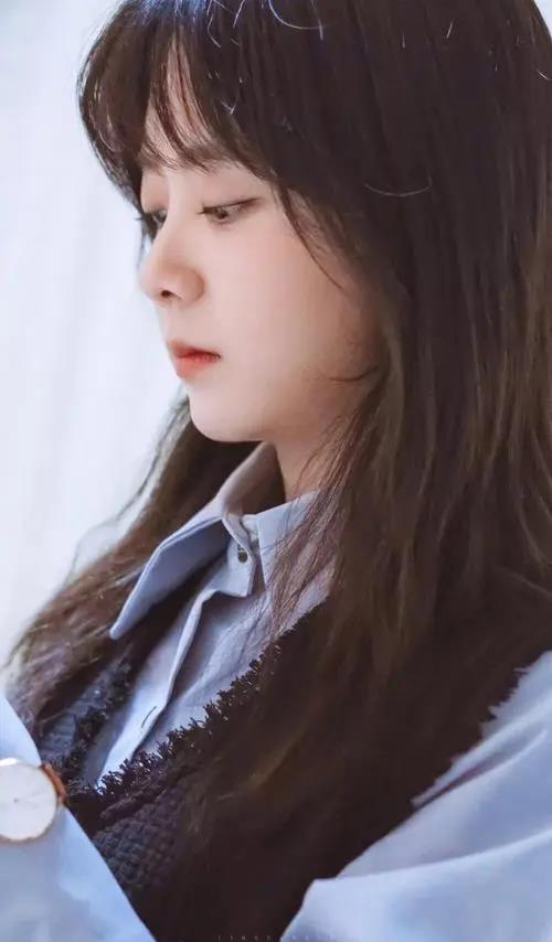 童颜女神谭松韵,隐婚传闻引发争议,事故中撞伤妈妈的人是小学同学!