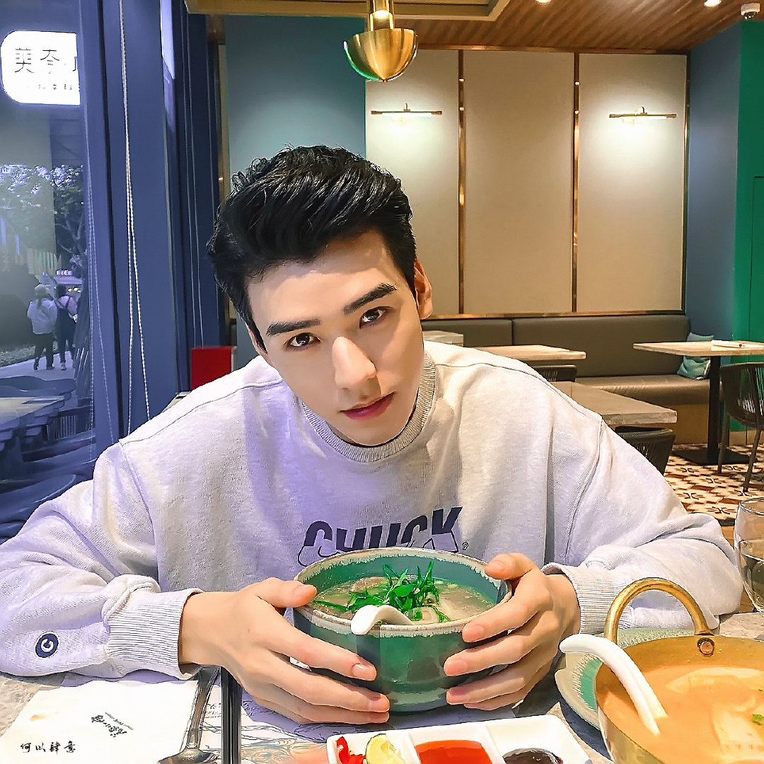 新团队曾一手捧红朱一龙,看不上cp捆绑吃红利_合作_品牌_赵薇