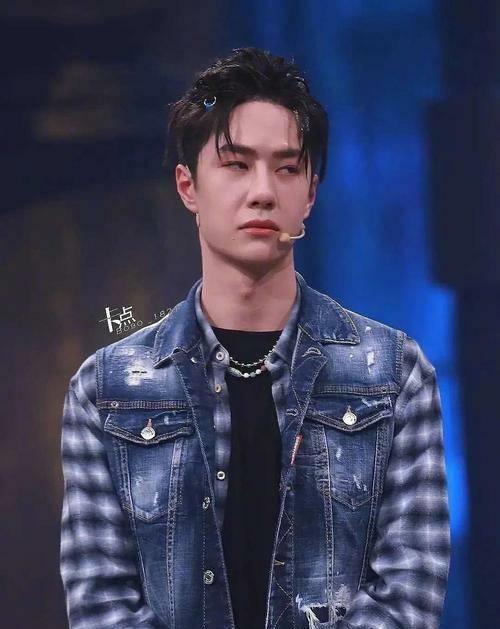 王一博粉丝说我"尬黑"和嫉妒,我很无奈且困惑!_rh_影片_权利