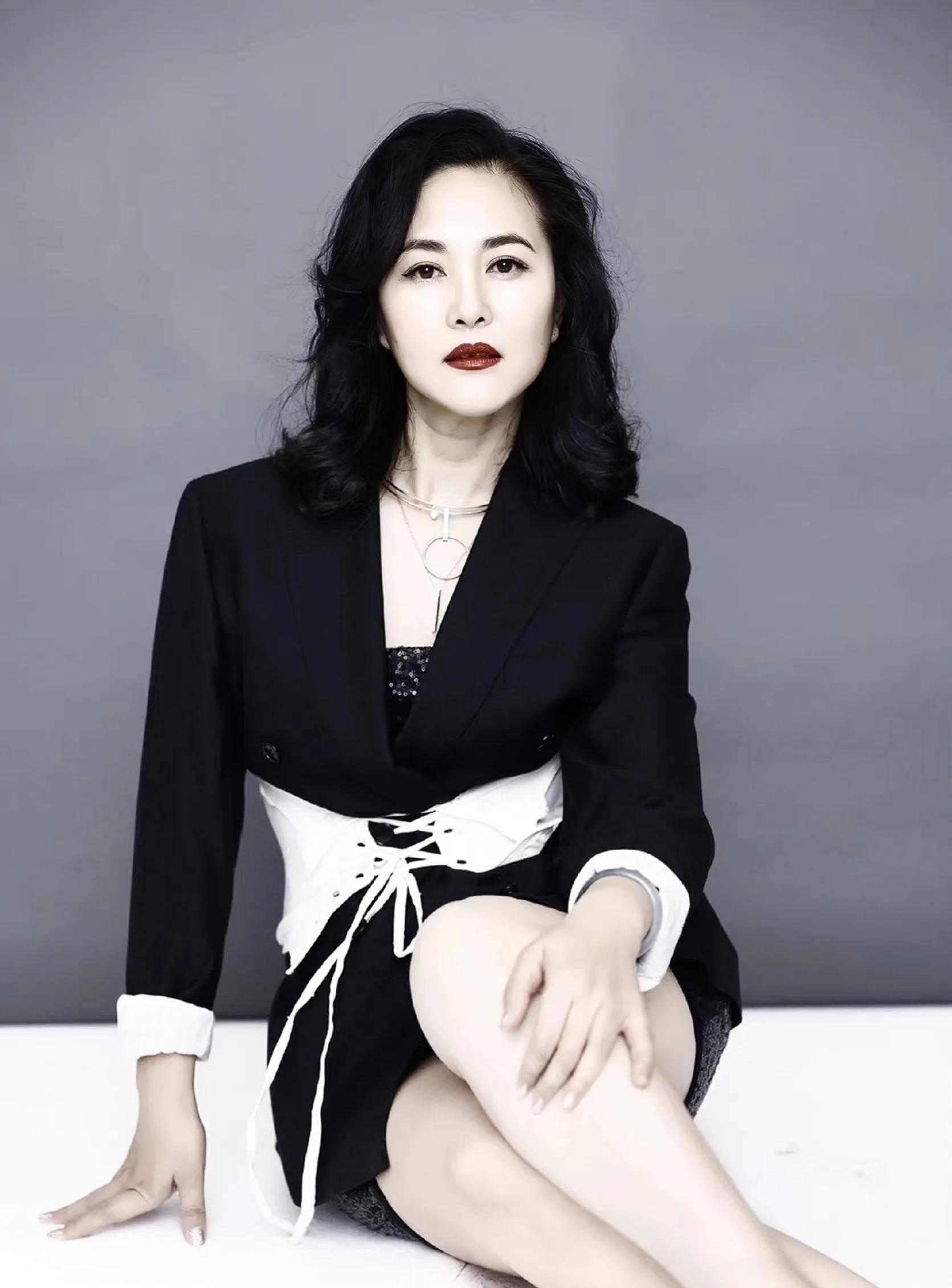 王菁华:张纪中和徐克都非常喜欢的成熟女演员,但她还是单身_黄飞鸿_剧