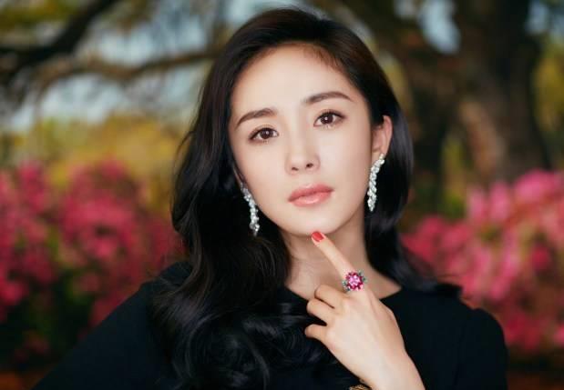 潇洒随性网友:好酷的坐姿_活动_范本_教科书