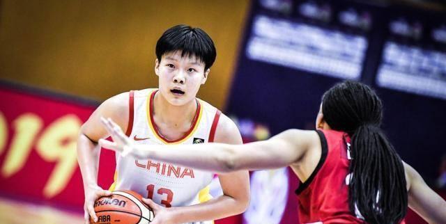 在这场比赛中,陈明伶拿下13分13篮板球3次助攻,李缘贡献23分6次助攻