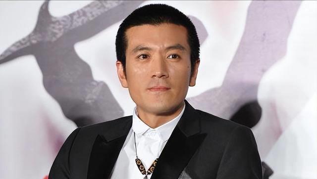 杨子前妻现身直播间,气质不输黄圣依,被侄女喊"三妈"引争议_陶虹_网友