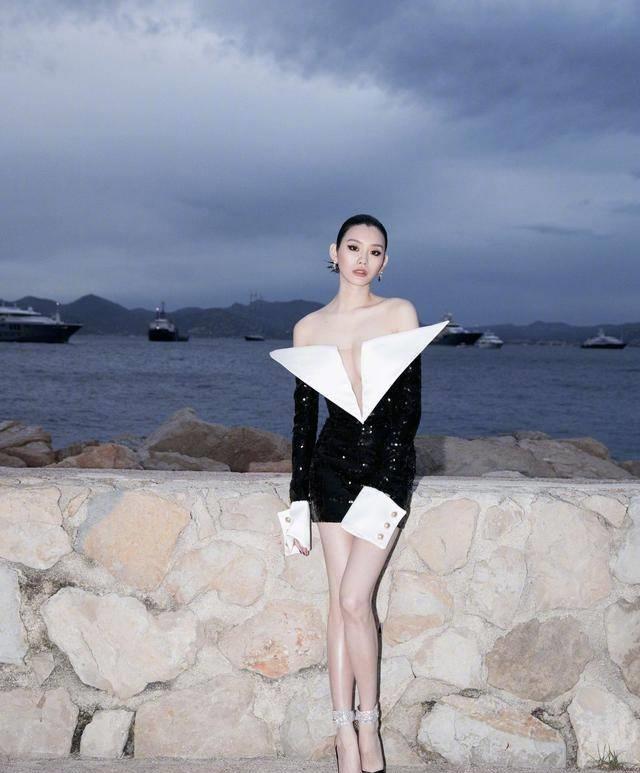 奚梦瑶黑白色系礼服,气质安排的妥妥的网友:也就她能驾驭住_style_的