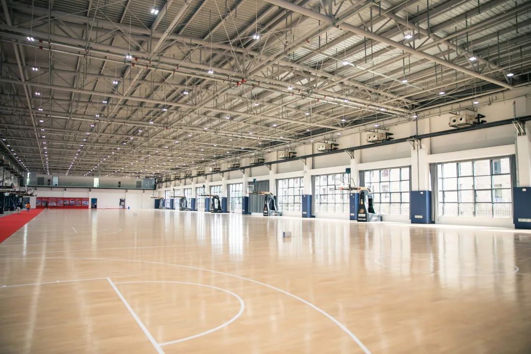 青岛国信篮球训练基地7月17日,参加东亚青年运动会的人员将报到并开展