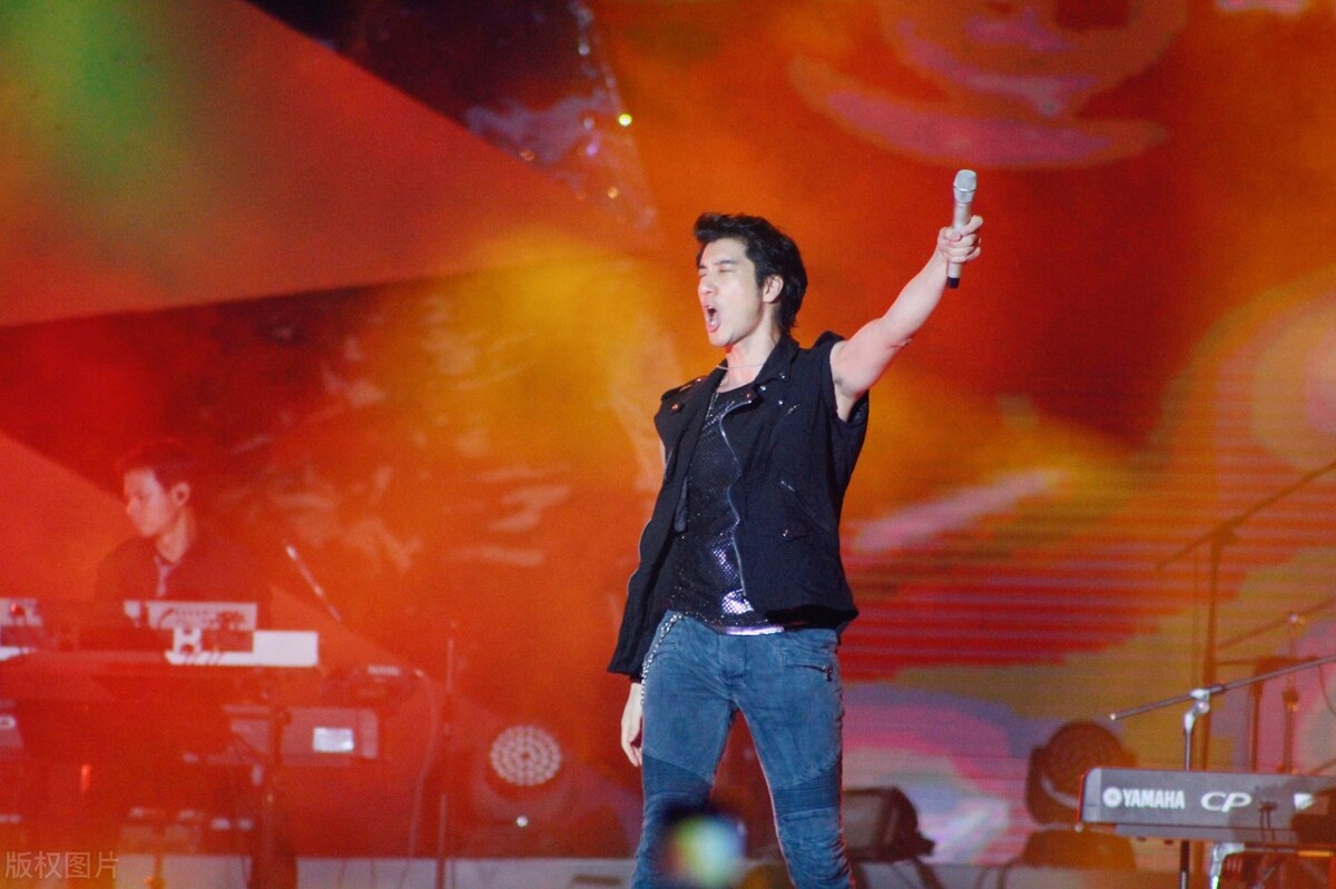 歌后李玟突然离世,成龙,王力宏和周星驰等发文悼念,说明在娱乐圈的