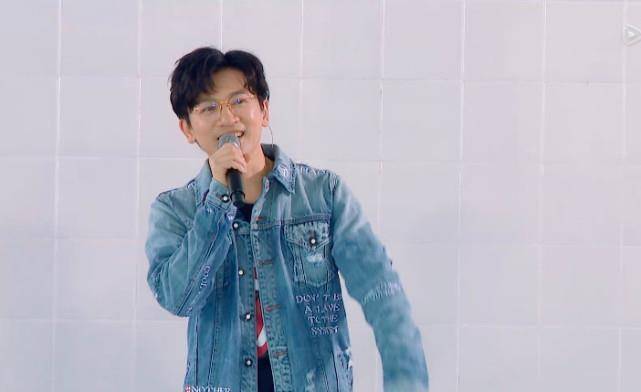 张颜齐玩游戏差点溺水,创造营学员爆笑不止,只有牛超转身去救人_周震