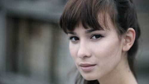 女主确定,这造型虽比不上其他几部戏,不过演技确实不比当红_卢靖姗