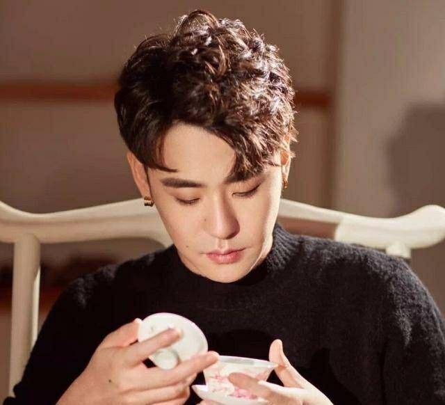 张云雷"调侃国难"事件后续,德云社公开道歉,张云雷被罚款_相声_网友