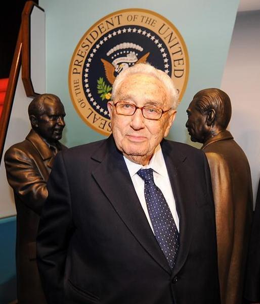 1994年,尼克松临终前表示悔访中:我们可能造了一个科学怪物_访问_中国