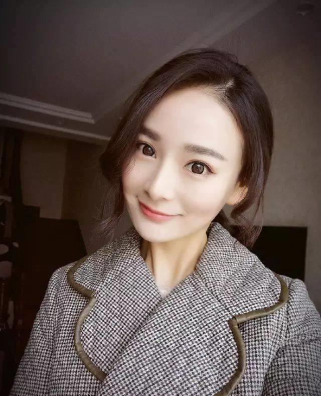 卓亨瑜再次碰瓷杨幂,不满猛喷网友,还口口声声喊着要做自己!