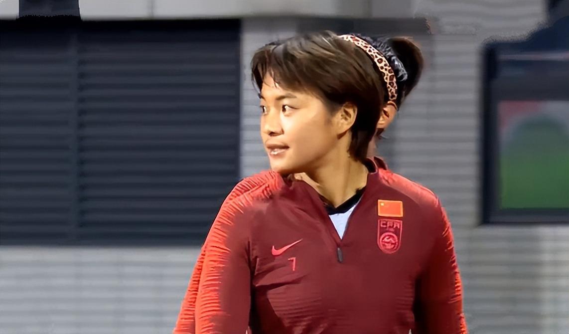 武磊社媒祝王霜和女足出征顺利,球迷:男女足最强7号_中国女足_世界杯