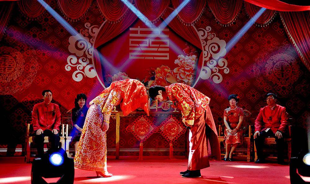 而若是对于佛祖要显得更无上尊敬,那就要进行三次拜礼,也就是一共需