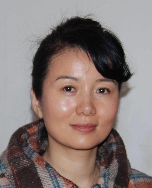 郑卫莉和杜志国亲密游玩照曝光她发福显苍老丈夫背叛选择原谅_儿子