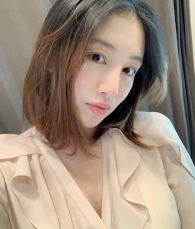 产后身材恢复神速依旧美丽!_周捷_邹凯_退役