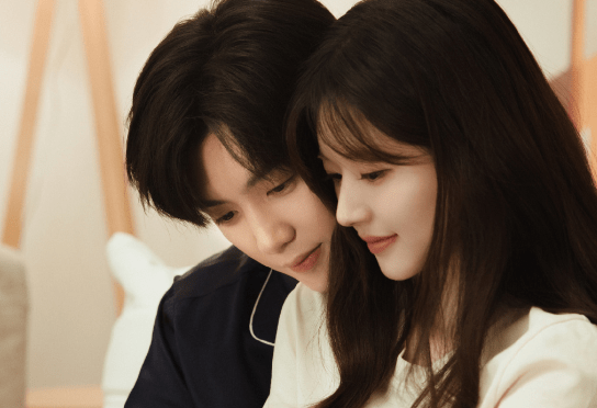 偷偷藏不住:桑稚,段嘉许在房间假装露营,妈妈的查岗视频来了!