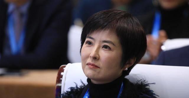 张泉灵近况曝光,昔日电视一姐身家过亿,硬核人生只因做对一件事_张泉